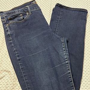 Lucky brand women’s jeans.  Sweet n straight